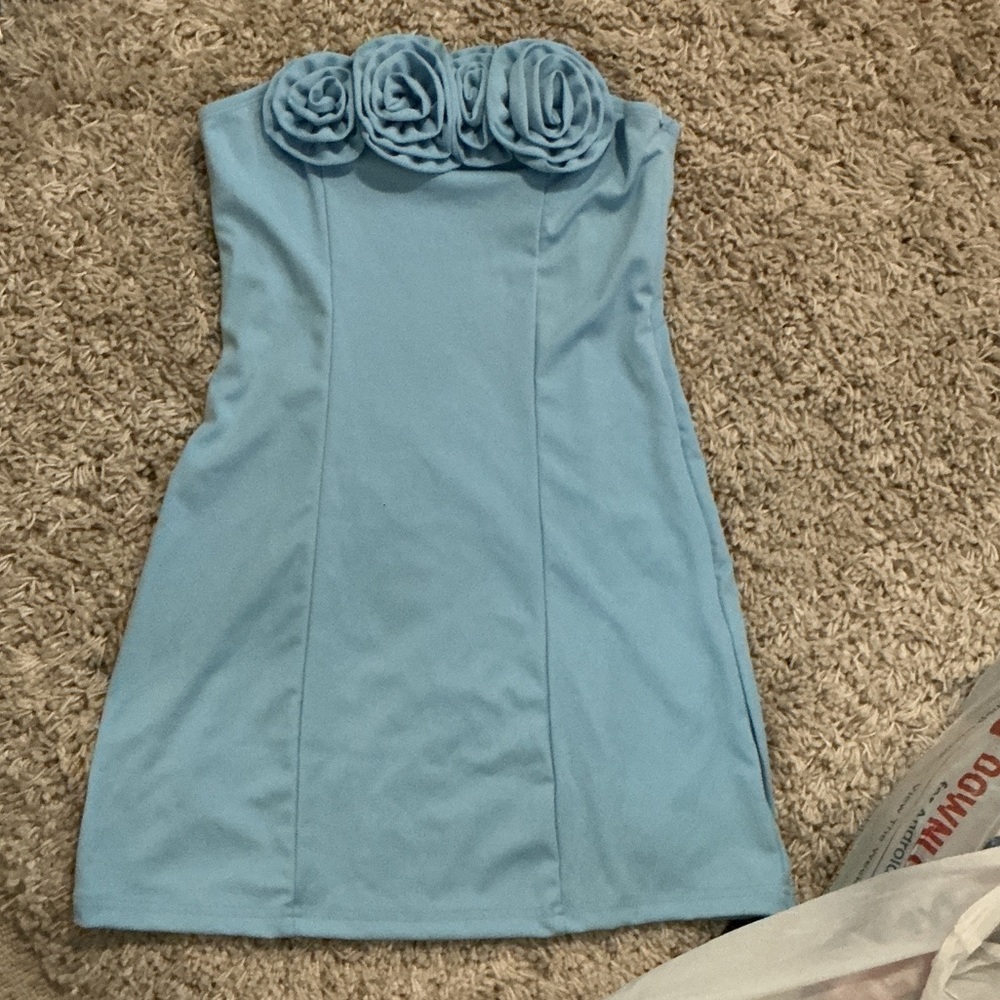 Elegant Blue Dress with Floral Neckline